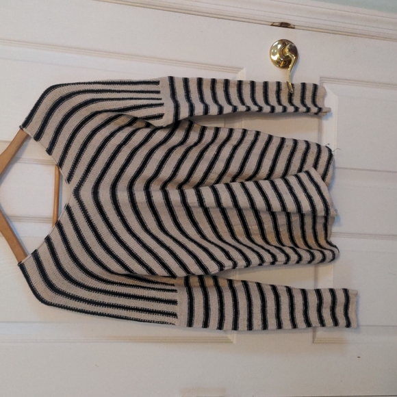 Vince. Top - Picture 2 of 3